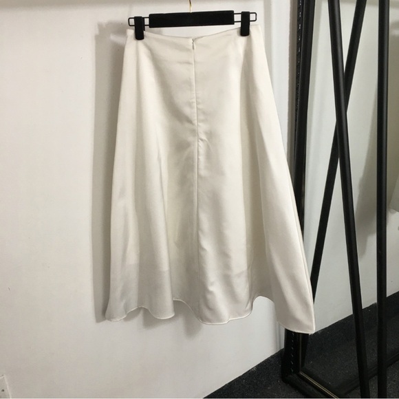 White Floral Appliqué Crop Top and Midi Skirt Set - Picture 4 of 9